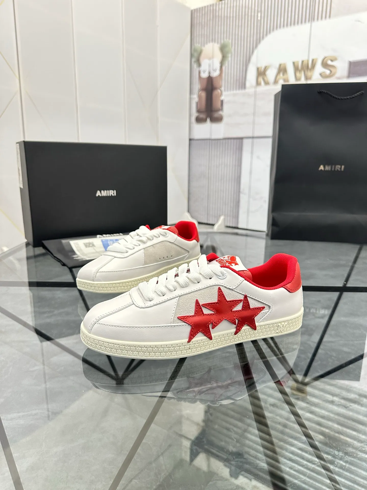 Men's shoes: 💰P560¥ Guangzhou top quality Product trademark: AMIRI* "Amir*" low-top casual shoes Regular size: 39-44 (can be customized to 45) Product material: imported first-layer cowhide leather upper, breathable lining, original outsole. Number: 525